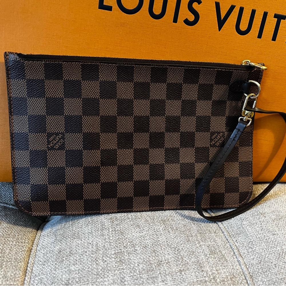 Louis Vuitton Neverfull Pouch